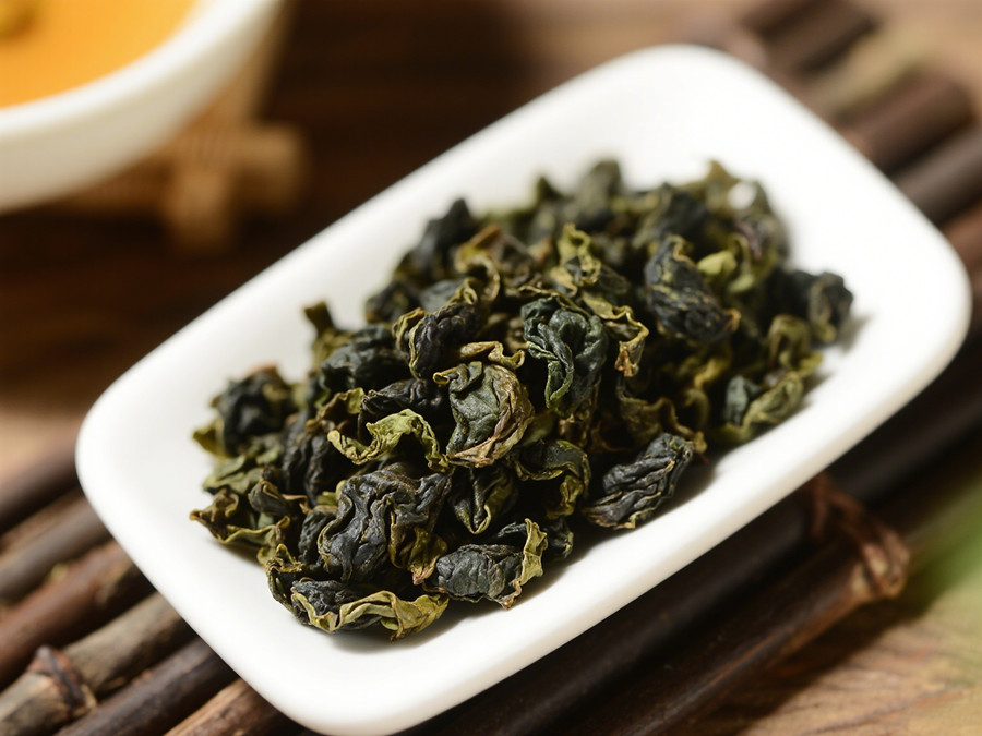 曬干后放在盤子里的鐵觀音 曬干后放在盤子里的鐵觀音